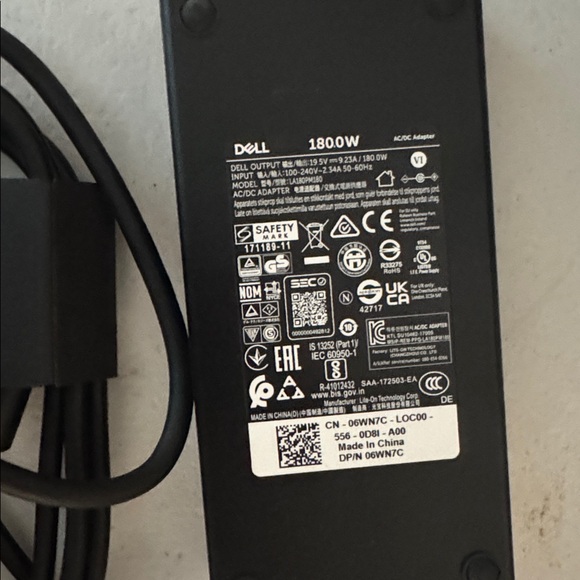 Dell SD25TB4 Pro Thunderbolt 4 Smart Dock - Picture 10 of 13